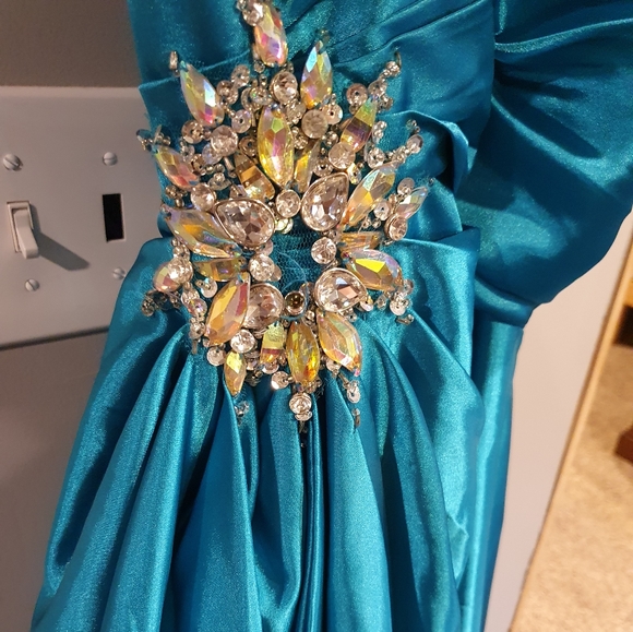 Prom dress - Picture 3 of 6